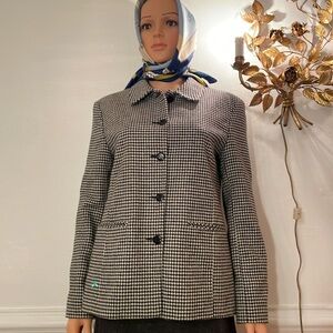 Vintage houndstooth fully lined 100% wool riding jacket . Size 6 . COURTENAY